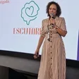 Apresentação da Escutaris em telão